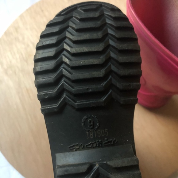 Pink Rain Boots Size 9 - Picture 2 of 2